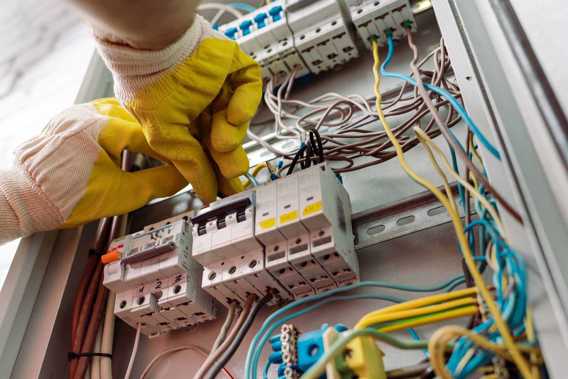 Mantenimiento eléctrico preventivo y correctivo en Santiago